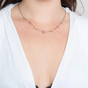 Filigrane Kette Mit Kleinen Blümchen